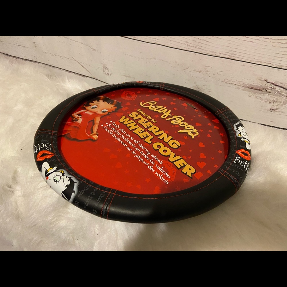 Betty boop stearing wheel cover
